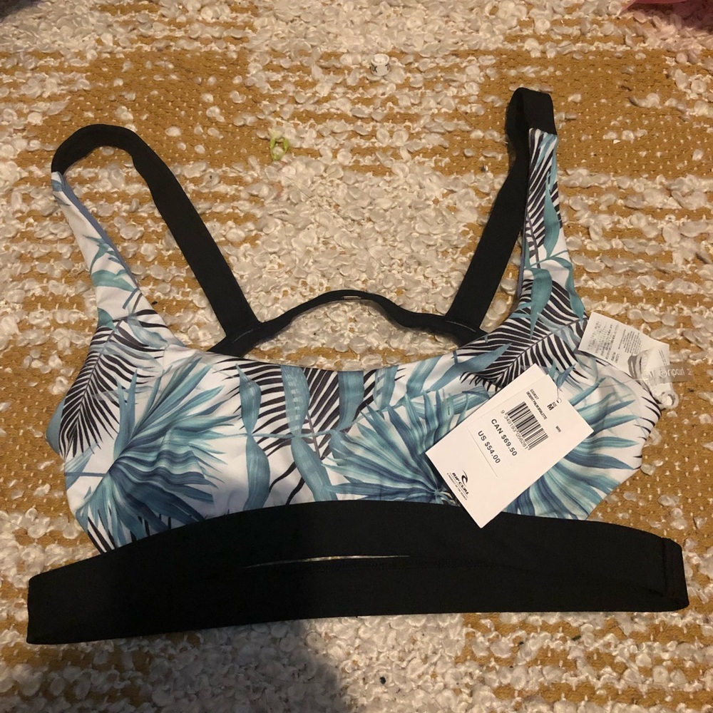 R i p  C u r l   s w i m   t o p